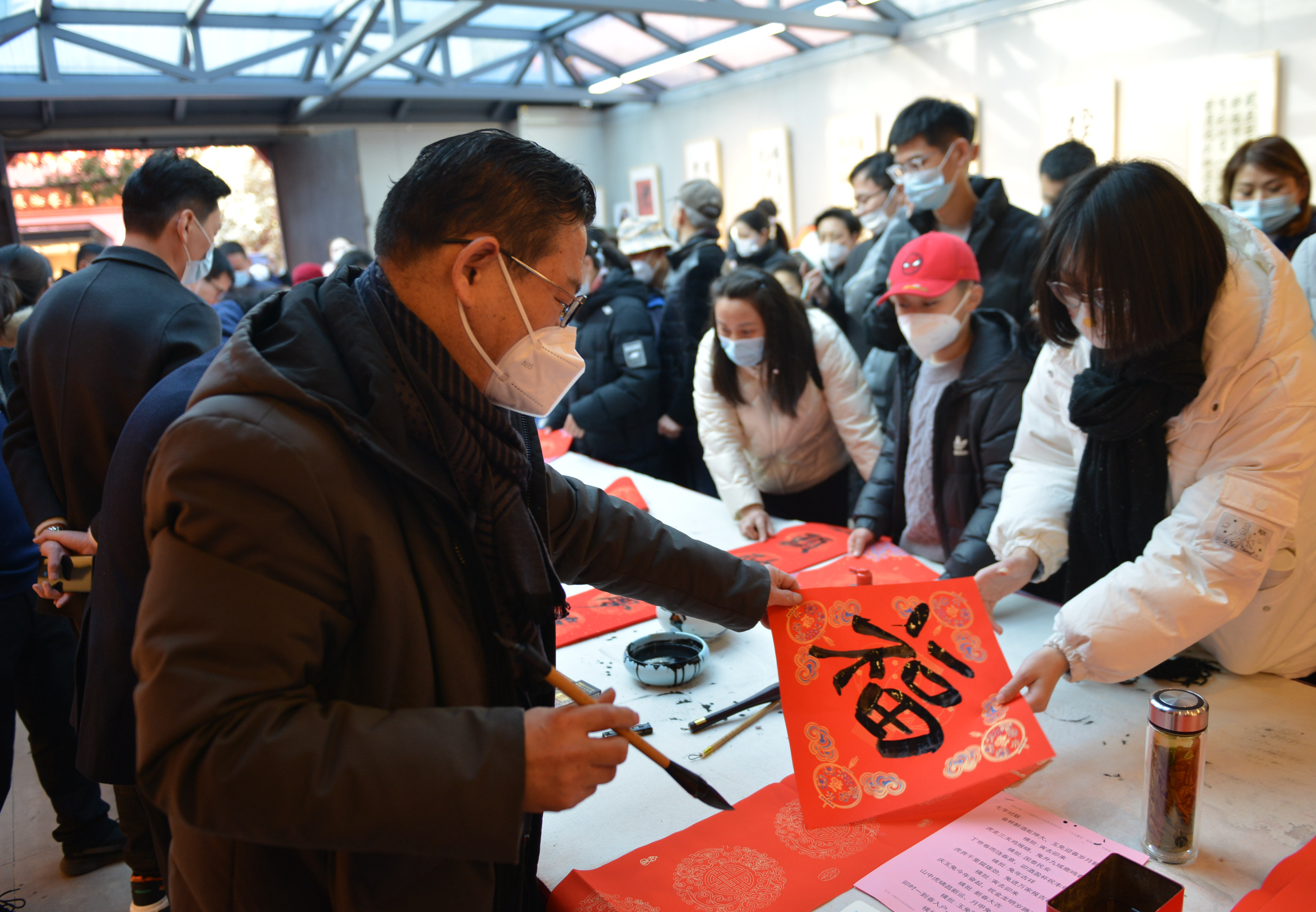 “文化繁星 迎春送福”書畫家義務寫春聯開啟廬陽區專場