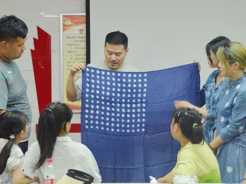 第二課堂 | 青薪傳承 遇見非遺——“徽幫裁縫技藝”之扎染