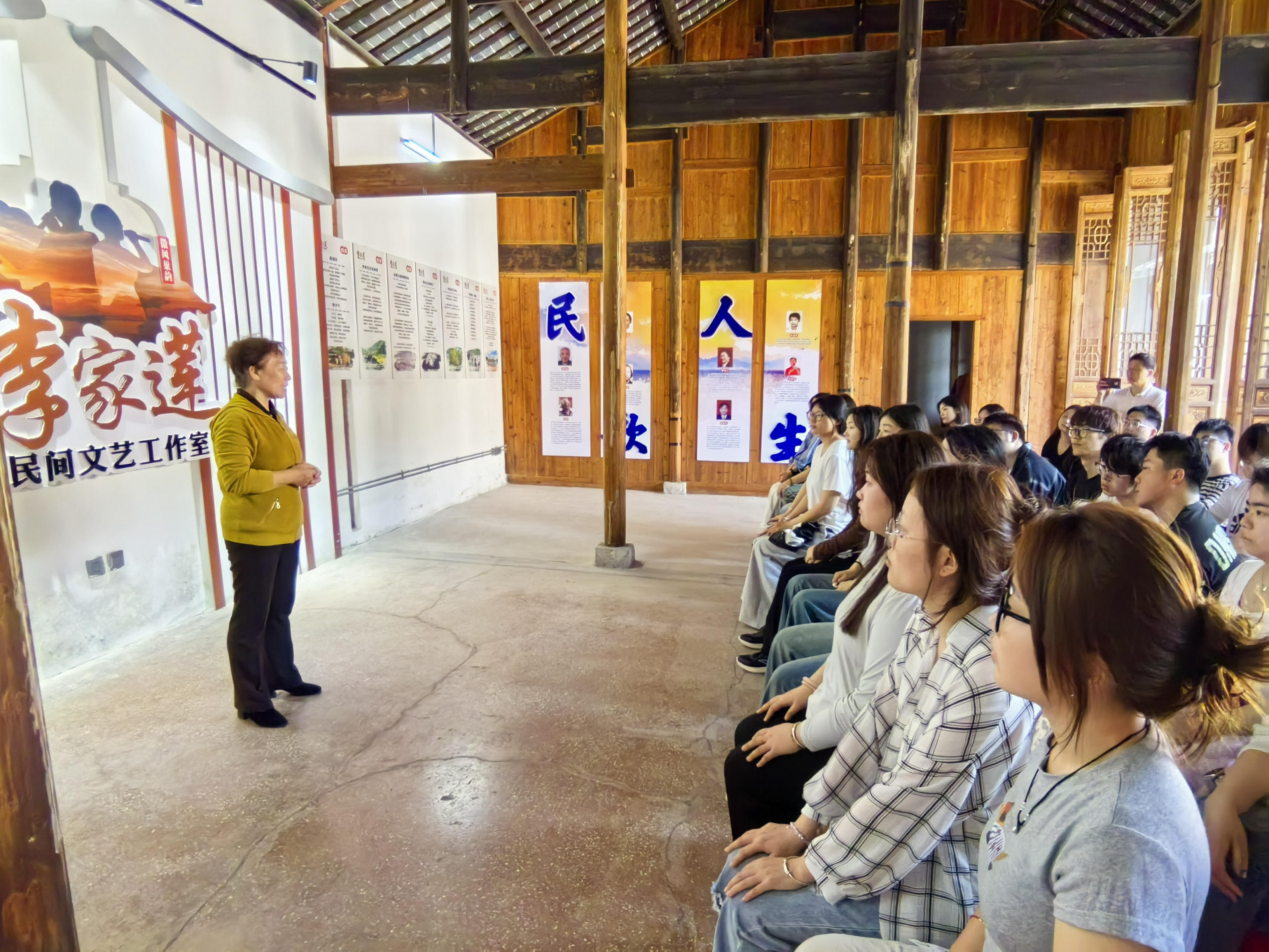 高校學(xué)子深入巢湖開(kāi)展民歌文化研學(xué)活動(dòng)  