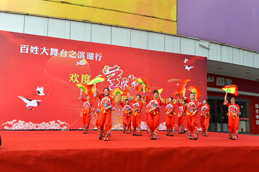 演出進基層文化惠百姓中老年文化活動周舉行