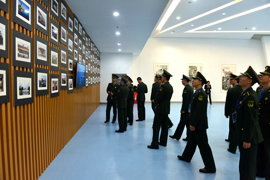 陸軍軍官學院官兵參觀合肥市群眾文化活動中心