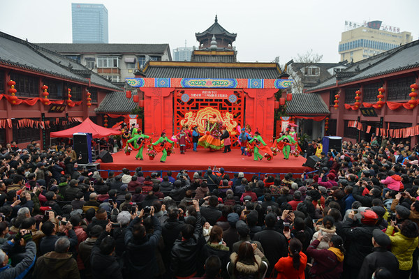 歡天喜地鬧元宵 文化廟會年味濃