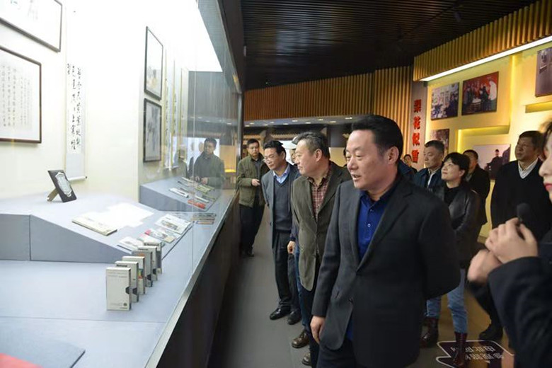 虞愛華參觀魯彥周紀念館