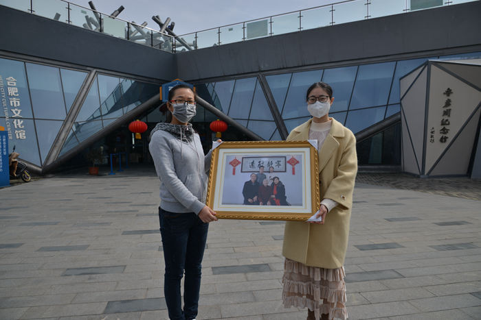 合肥市文化館為萬年埠街道家庭免費拍攝全家福