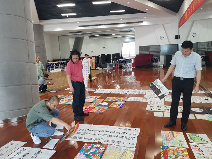 合肥市少兒書畫大賽作品現場評選