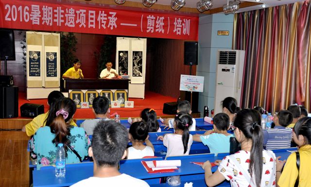 肥西縣文化館舉辦暑期剪紙培訓班