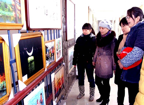 瑤海區(qū)城東街道“和諧社區(qū)、魅力城東”書畫攝影展開展