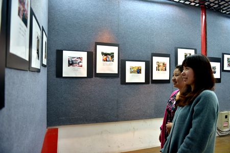 “幸福瞬間在路上”群文干部攝影作品展